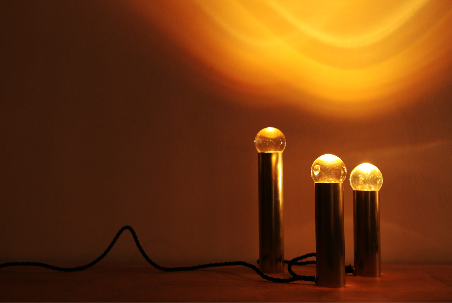 Lampe à poser. Laiton, verre